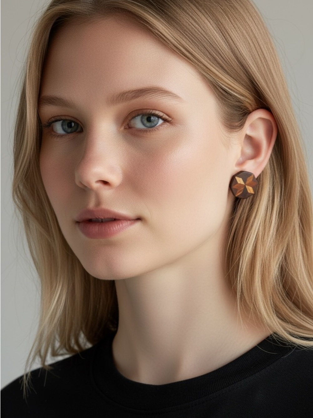 10/10 Geometric Wooden Star Stud Earrings - Brown